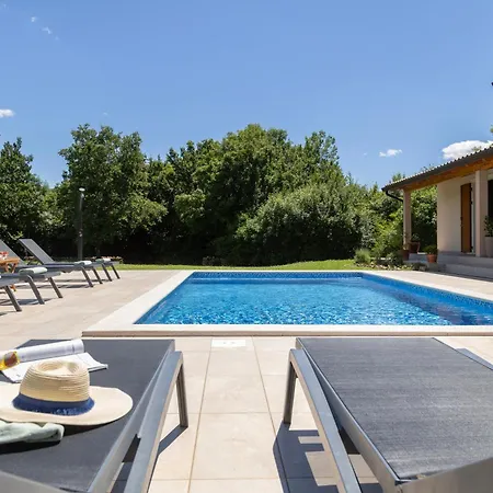 Villa Flora, A Bright And Beautiful Surrounded By Nature Krsan