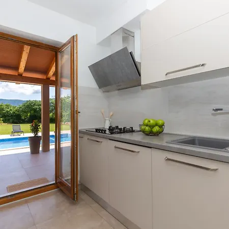 Villa Flora, A Bright And Beautiful Surrounded By Nature