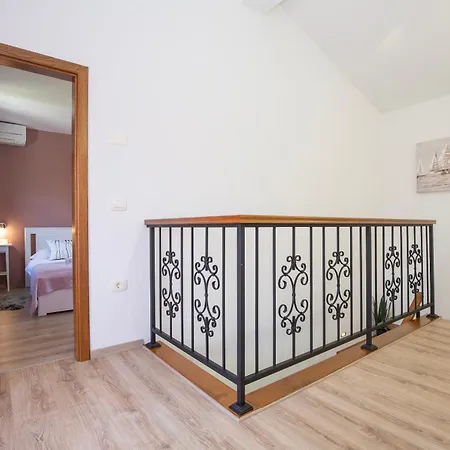 Villa Flora, A Bright And Beautiful Surrounded By Nature Kršan