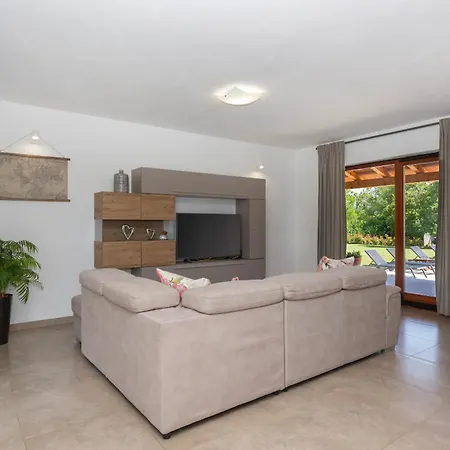 Villa Flora, A Bright And Beautiful Surrounded By Nature Kršan